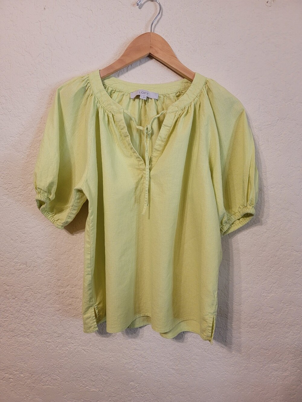 LOFT Lime Green Split Neck Puff Sleeve Blouse Sz M